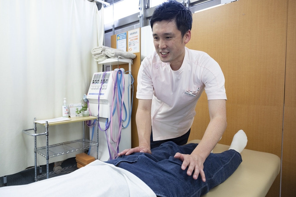 接骨院で新潟市近隣のお客様に施術を施し怪我の再発防止を